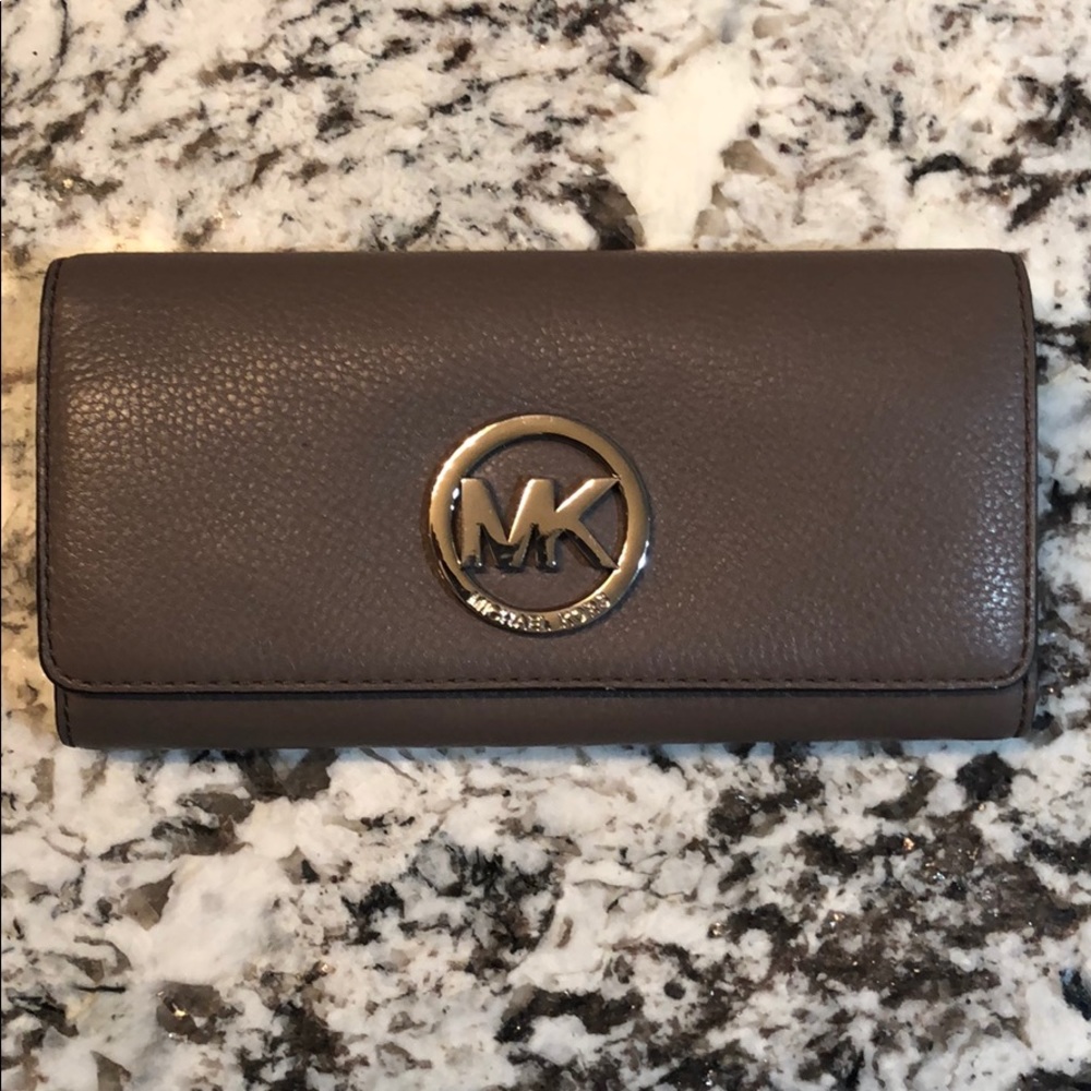 Michael Kors Wallet - Grey Pebbled Leather